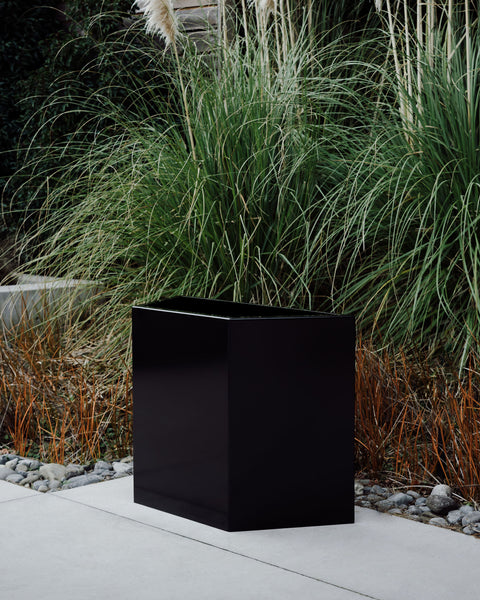 POWDER COATED HEX ALUMINUM PLANTERS